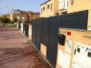 Porton automático de aluminio instalado en Galapagar - Puertas de garaje